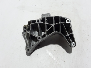 VOLVO V40 (2012–2019) Alternator bracket 31670108 - 3