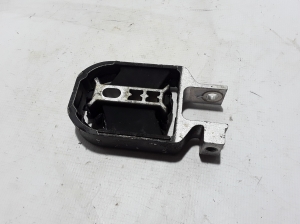  Engine holder 