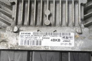 Ford Focus (2004–2011) Engine control unit 6M5112A650YB - 2