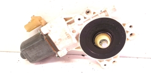 Moteur de lève-vitre de porte avant - 0 130 622 276