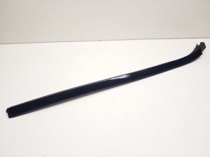   Windscreen strut outer 