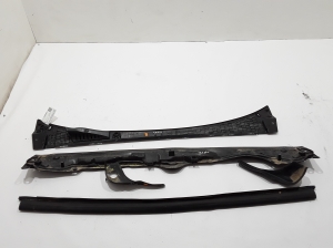   Wiper cowl trim panel  -  