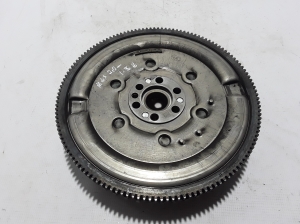  Clutch flywheel 