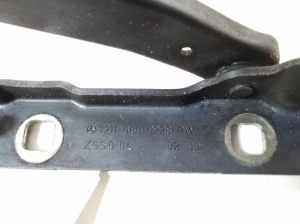 Mercedes Benz E-Class W211 (2002–2009) Hood hinge A2118800228 - 3