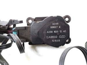 Mercedes Benz E-Class W211 (2002–2009) Stellmotor Heizungsklappe A2308201242 - 2