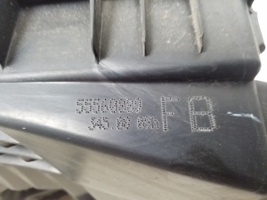 Opel Insignia (2008–2017) Luftfiltergehäuse 55560889 - 3
