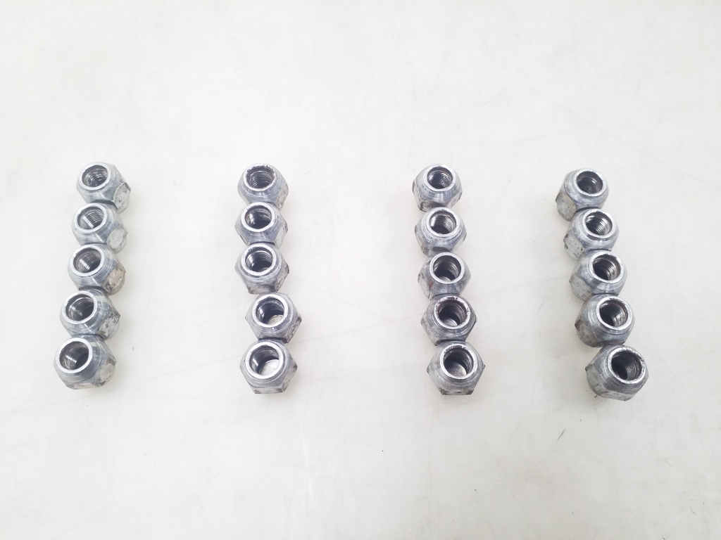 Used NISSAN Qashqai Wheel nuts, bolts