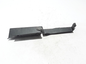 Trim under the hood - 31651853