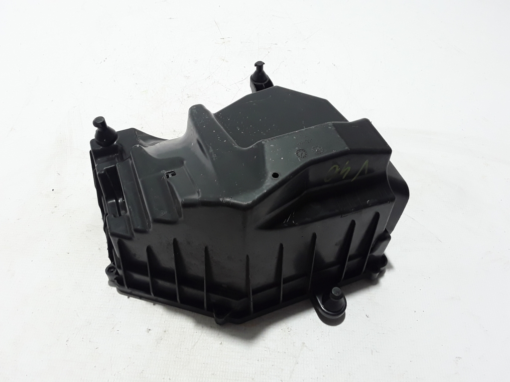 Used VOLVO V40 Air filter housing 31338653