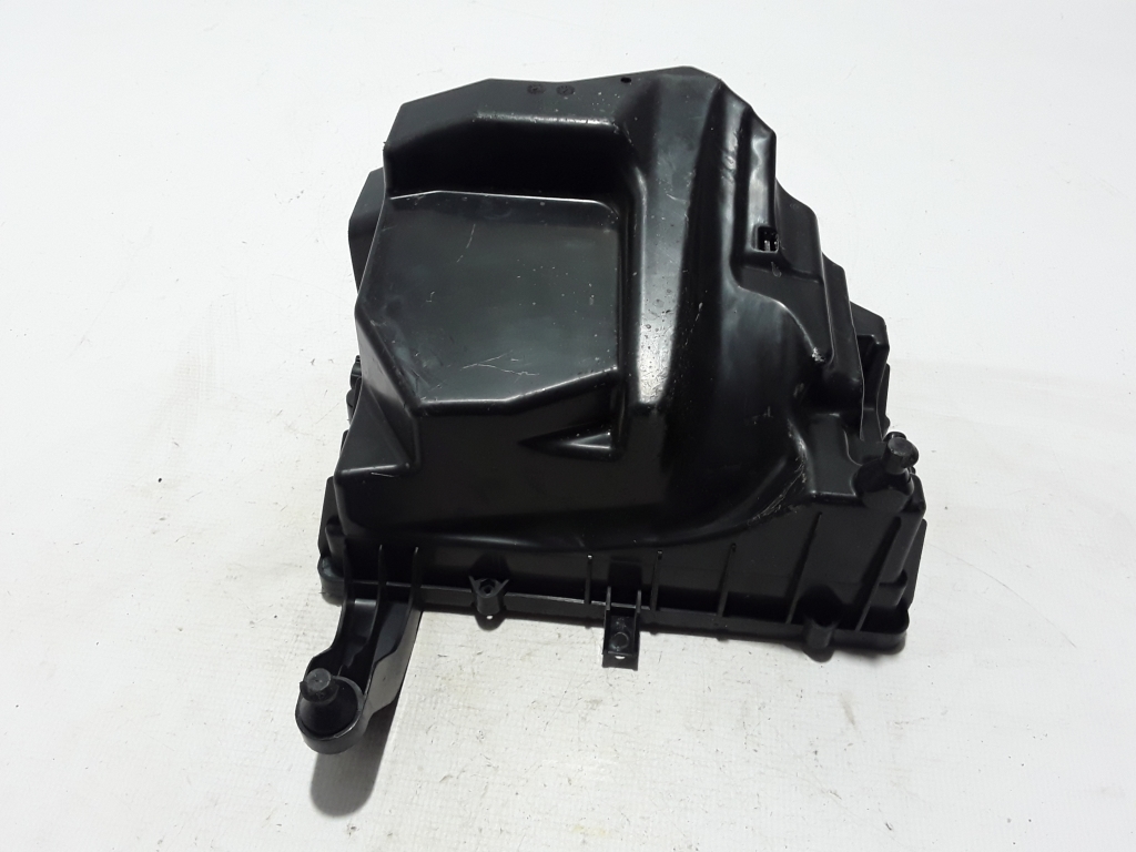 Used VOLVO V40 Air filter housing 31338653