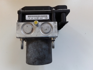 Hyundai Santa Fe (2000–2006) ABS Steuergerät 589102B850 - 2