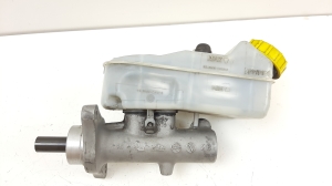  Master cylinder 