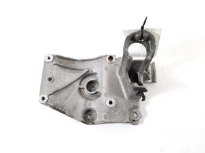 Opel Combo E (2018–2026) Kliimakompressori kinnitus 9823598480 - 2