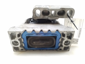 Volkswagen Passat B7 (2010–2014) Engine mount 1K0199262CR - 4