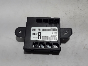 Chrysler Pacifica (2016–2026) Türsteuergerät vorn 68316560AD - 3
