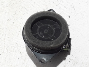  Rear side door speaker 