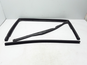  Rear side door sealing rubber 