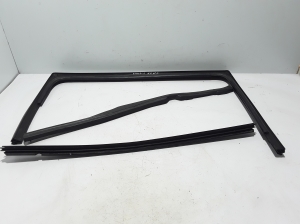  Rear side door sealing rubber 