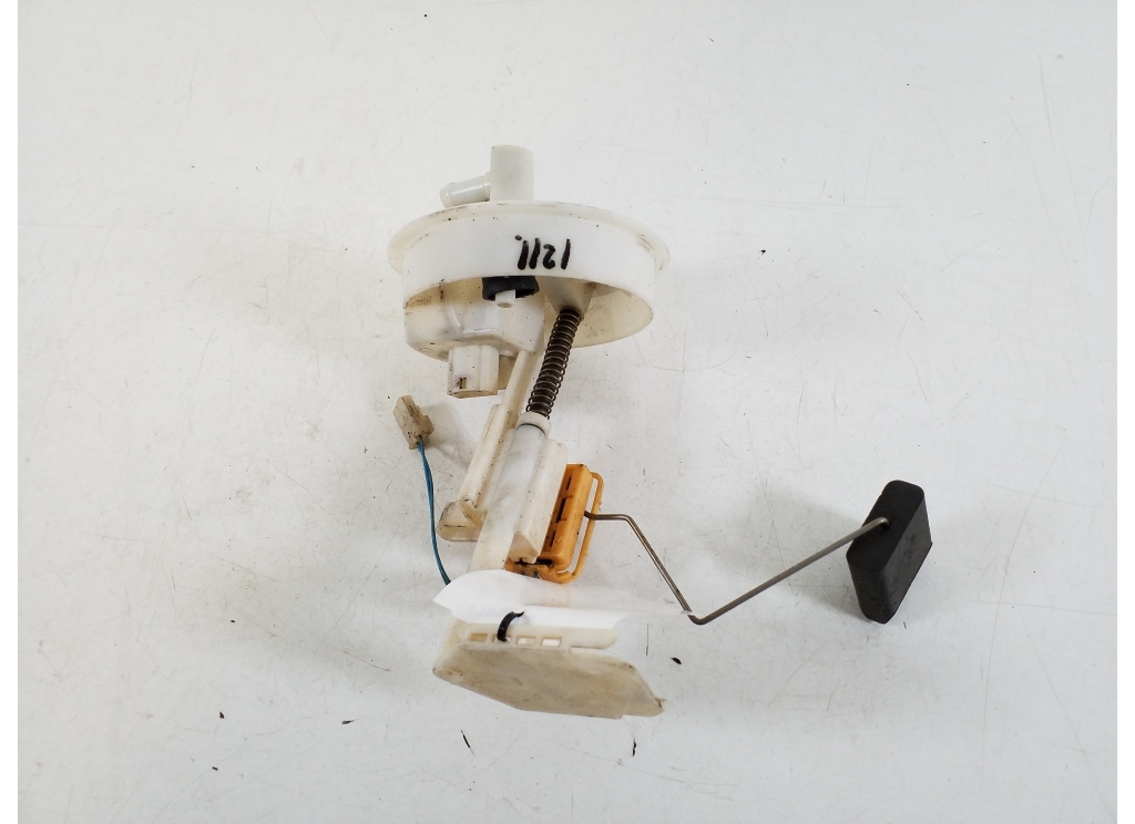 Used Mercedes Benz EClass Fuel level gauge in the tank A2114701641