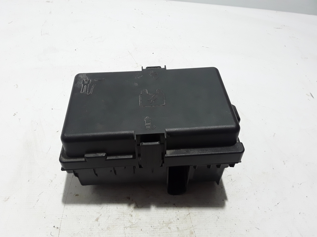 CHRYSLER Pacifica 2 generation (RU) (2016-2023) Fuse Box Holder 68239267AC 22428550