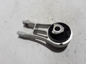 Chrysler Pacifica (2016–2026) Gearbox mount 68224735AB - 3