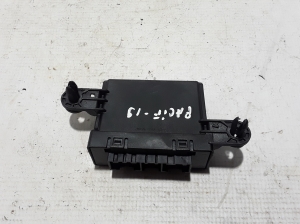 Chrysler Pacifica (2016–2026) Parking system control unit 68193775AJ - 3