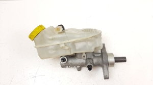  Master cylinder 