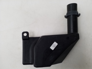 AUDI A4 B8 (2007–2016) Esiklaasi pesuvedeliku paak ja selle osad 8T2955463B - 2