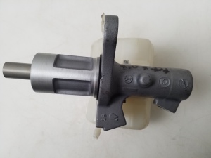 AUDI A4 B8 (2007–2016) Brake master cylinder 8K0611301A - 2