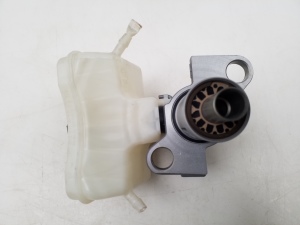 AUDI A4 B8 (2007–2016) Brake master cylinder 8K0611301A - 3