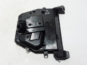 VOLVO XC60 (2017–2026) Engine control unit bracket 31450239 - 2
