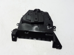VOLVO XC60 (2017–2026) Engine control unit bracket 31450239 - 3
