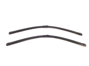  Windshield wiper blades 