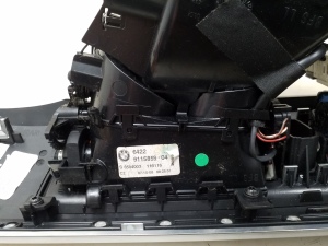BMW 7 SERIJA F02 (2008–2015) Armatuurlaua ventilatsioonivõred 9115859 - 3