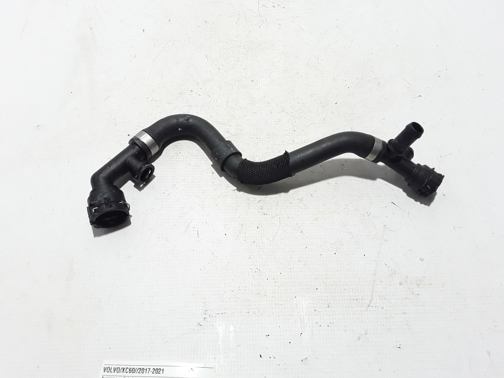 VOLVO XC60 2 generation (2017-2024) Right Side Water Radiator Hose 32249488 22429018