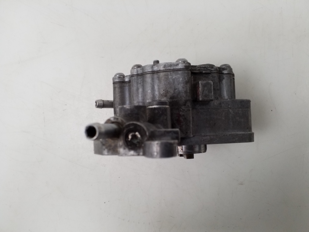 Used AUDI A6 Vacuum pump 038145209M