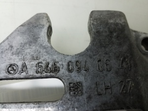 Mercedes Benz C-Class 204 (2007–2014) Muu kinnitus A6460940641 - 2