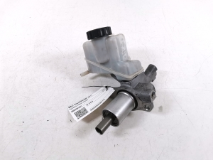  Master cylinder 