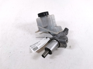 Mercedes Benz C-Class 204 (2007–2014) Brake master cylinder A0064301501 - 2
