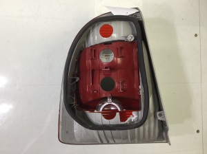 Skoda Superb (2001–2008) Tagumine nurgatuli 3U5945112A - 3