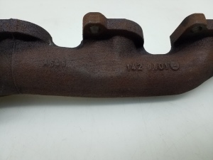  Exhaust manifold 