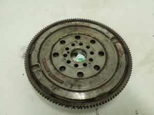  Clutch flywheel 