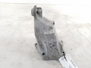  Engine holder 