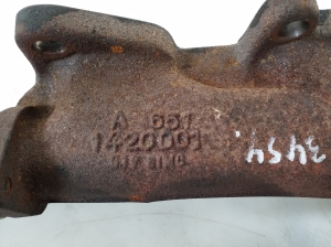  Exhaust manifold 