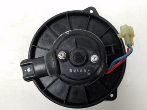Mitsubishi Carisma (1995–2004) Heater blower motor 0130111191 - 2