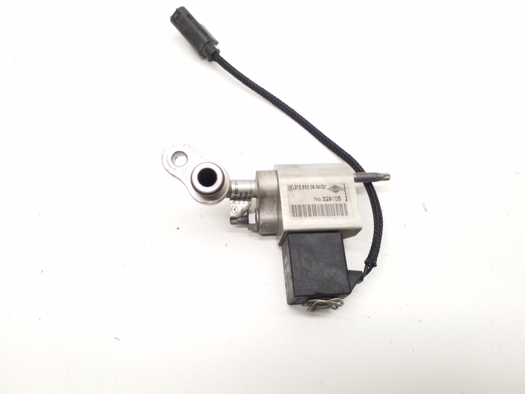 Mercedes Benz E-Class W212 (2009–2015) Konditsioneeri vooliku ventiil A2128300684 Mercedes Benz E-Class W212 (2009–2015) Konditsioneeri vooliku ventiil A2128300684