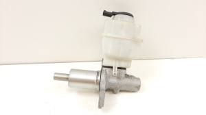  Master cylinder 