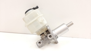  Master cylinder 