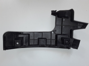  Rear bumper bracket 