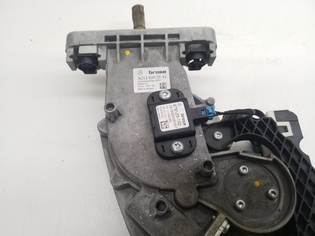 MERCEDES-BENZ C-Class W204/S204/C204 (2004-2015) Bagklap bagklappe Soft Close-motor A2128203542 21850889